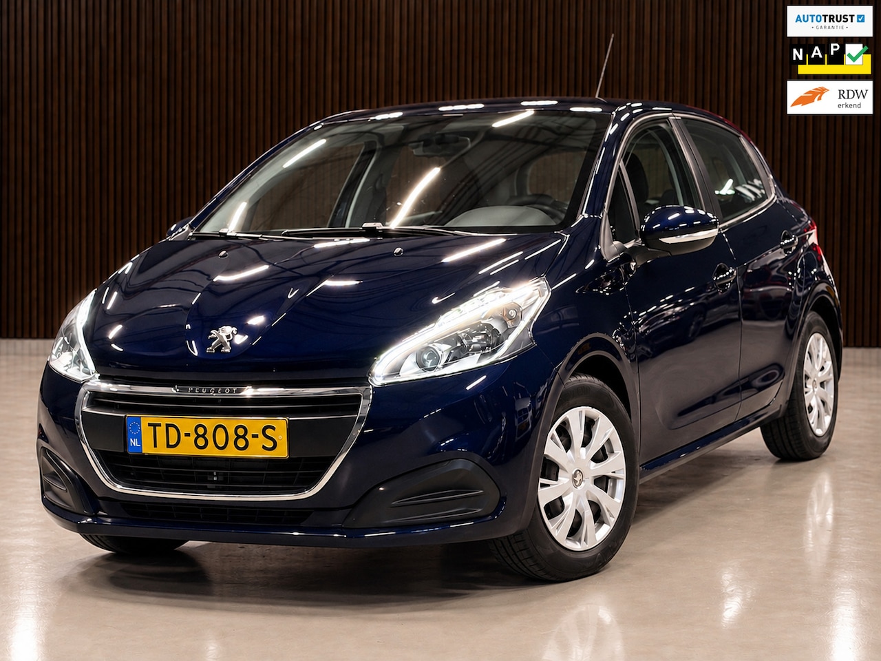Peugeot 208 - 1.2 PureTech Active AUTOMAAT CARPLAY/CRUISE/ISOFIX/AIRCO | KEURIGE AUTO ! - AutoWereld.nl