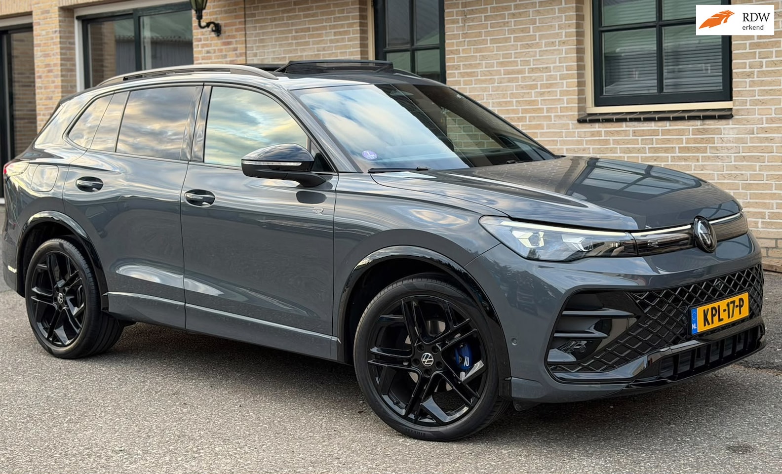 Volkswagen Tiguan - 1.5 eTSI R-Line|PANO|360|TREKHAAK|HUD|H/K - AutoWereld.nl