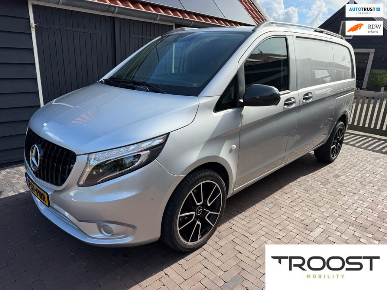 Mercedes-Benz Vito - 114 CDI Lang L1 | Led|Trekhaak|Apple Carplay|Luxe T.wand|2x sch deur|Bumpers in kleur - AutoWereld.nl