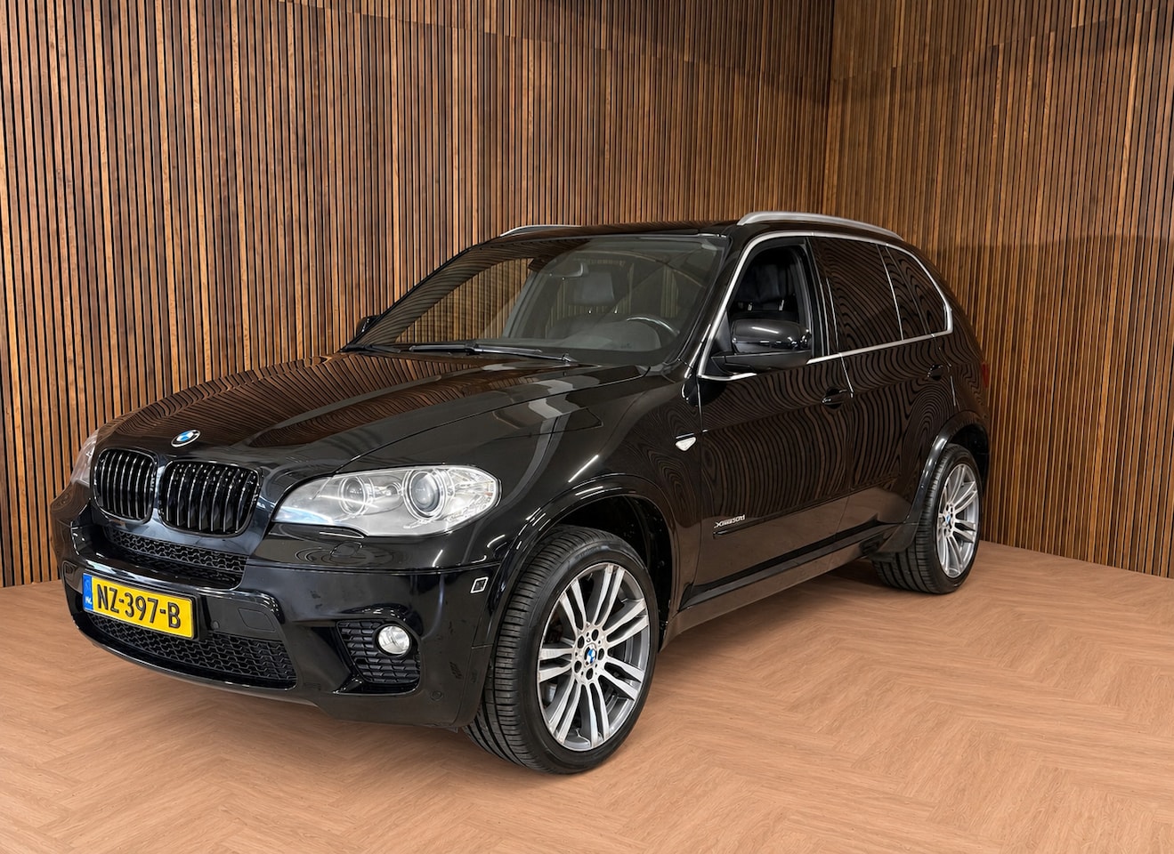 BMW X5 - XDrive50i - M Pakket - nwe Klepseals - AutoWereld.nl