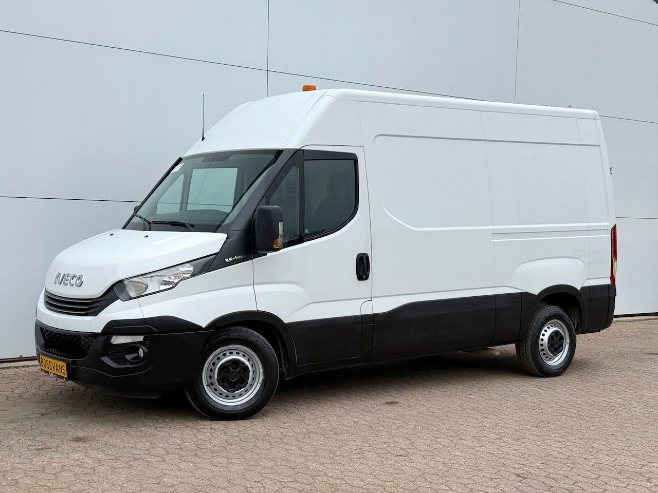 Iveco Daily - 35 S 14 300 Daily 35S14 2.3 - AutoWereld.nl