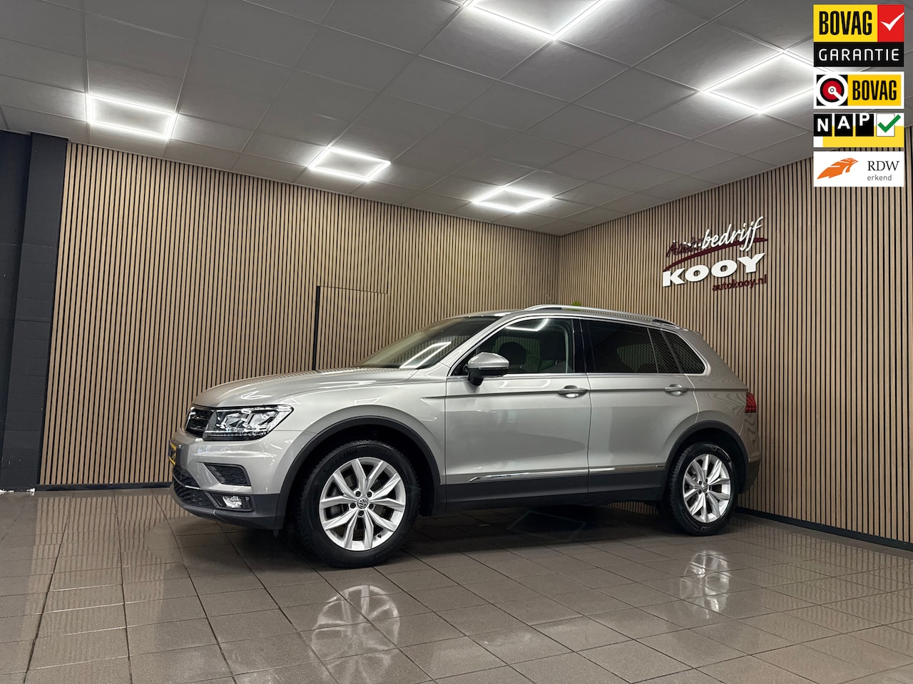 Volkswagen Tiguan - 1.4 TSI 4Motion Highline * 1e Eig / Automaat / Panoramadak / Trekhaak / LED / NL Auto * - AutoWereld.nl