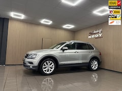 Volkswagen Tiguan - 1.4 TSI 4Motion Highline * 1e Eig / Automaat / Panoramadak / Trekhaak / LED / NL Auto