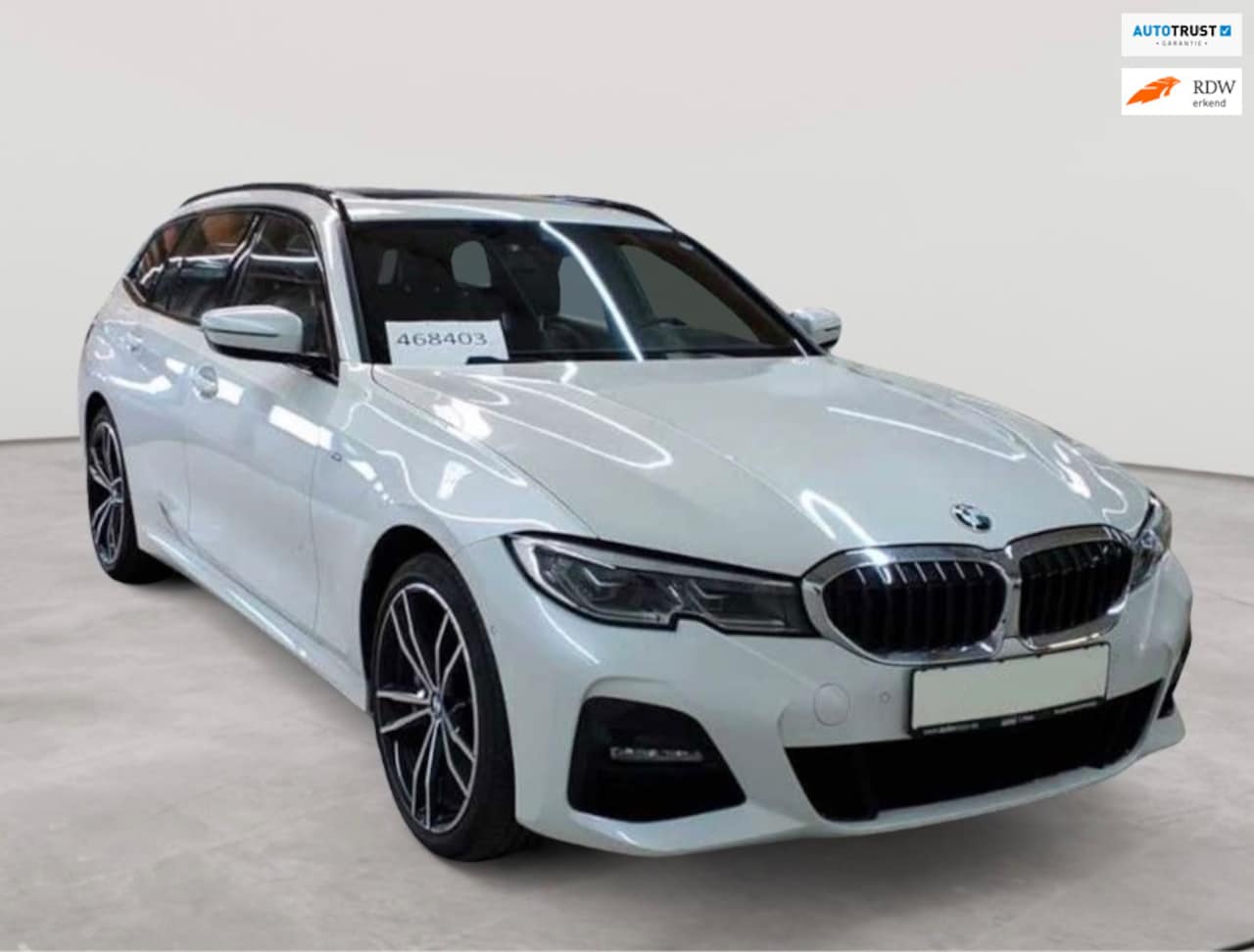BMW 3-serie Touring - 330e M Pakket Leder Pano 19 Inch ACC - AutoWereld.nl