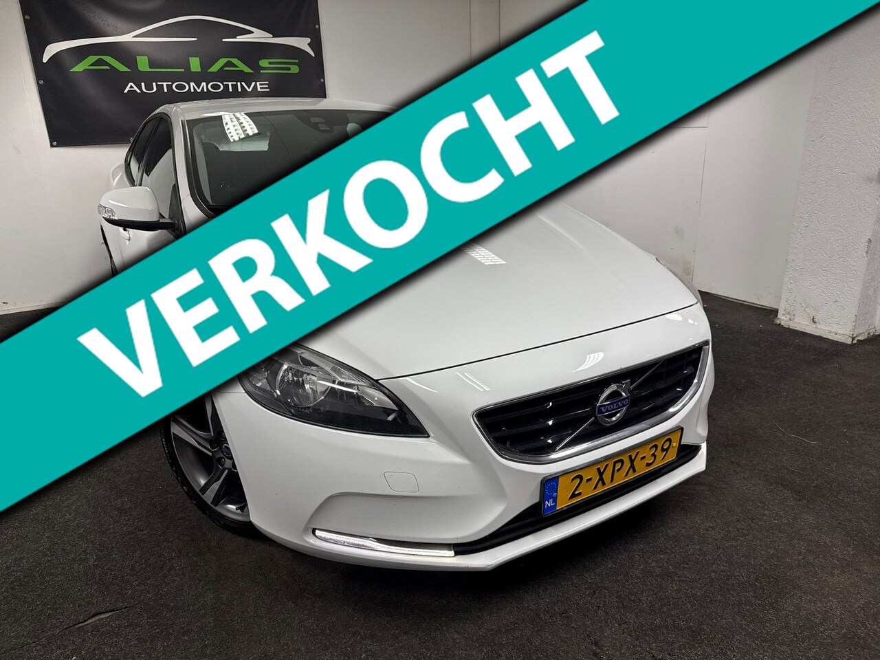 Volvo V40 - 2.0 D4 Kinetic Business - PDC - Navi - NAP - APK 2027 - AutoWereld.nl