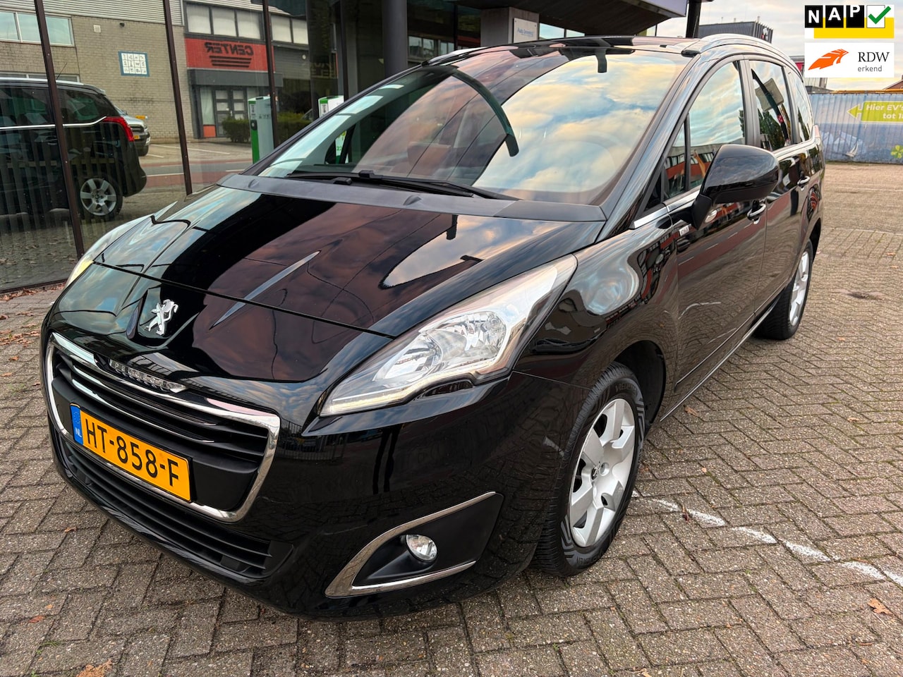 Peugeot 5008 - 1.2 PureTech Style 5p. / Pano'dak / Navi / PDC - AutoWereld.nl