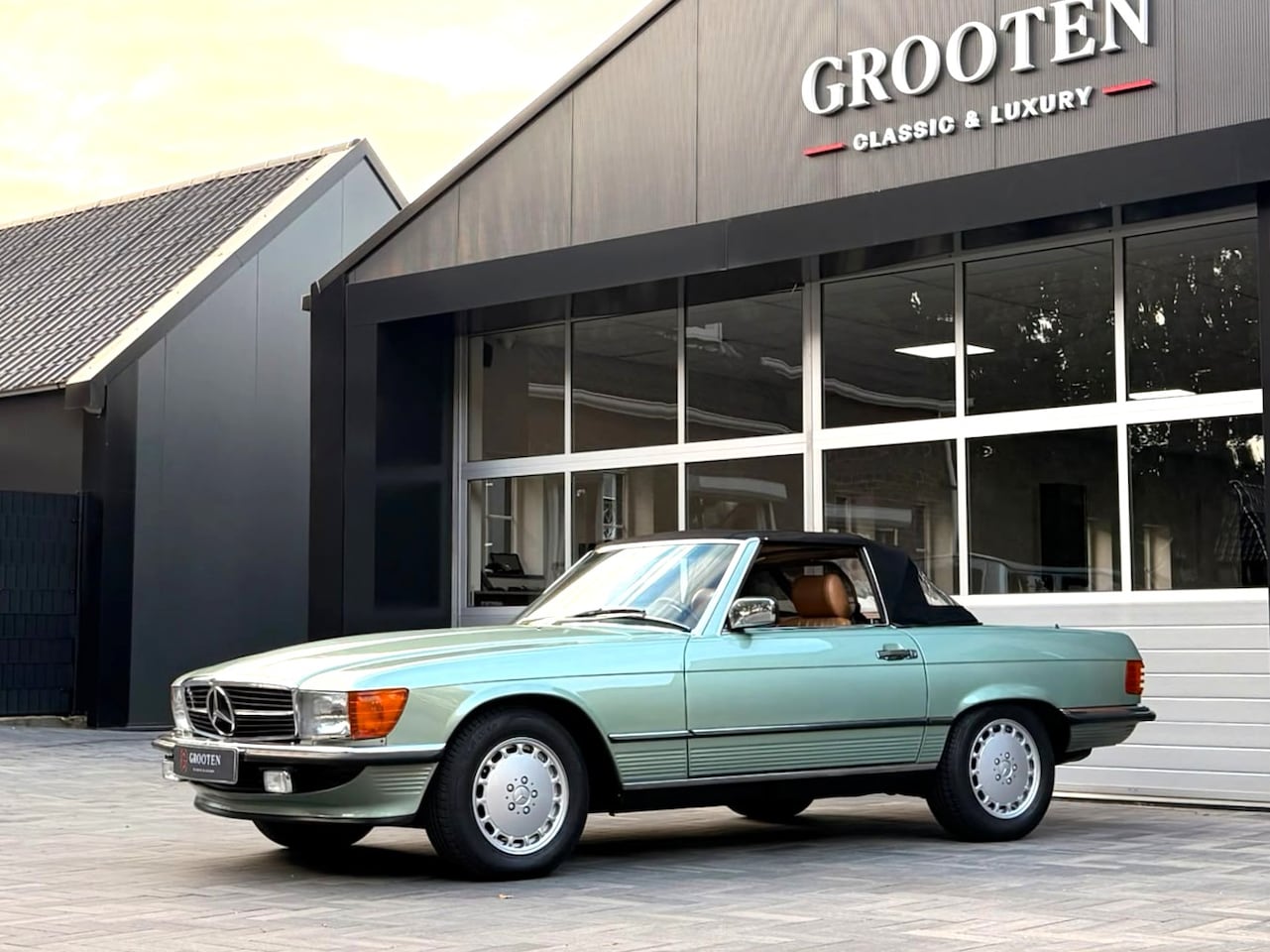 Mercedes-Benz SL-klasse Cabrio - 420 SL - R107 - Nelken Grün - Einzelstuck - AutoWereld.nl