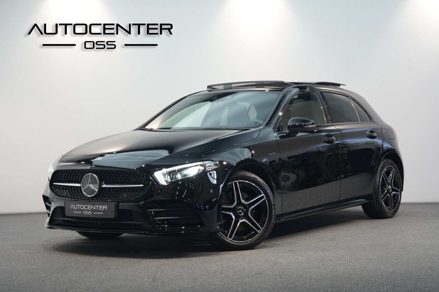 Mercedes-Benz A-klasse - 250 e AMG ✅ PANO ✅ MULTIBEAM ✅ NIGHT ✅ CAMERA ✅ SFEERVERLICHTING ✅ CRUISE ✅ BTW ✅ 1.EIG - AutoWereld.nl