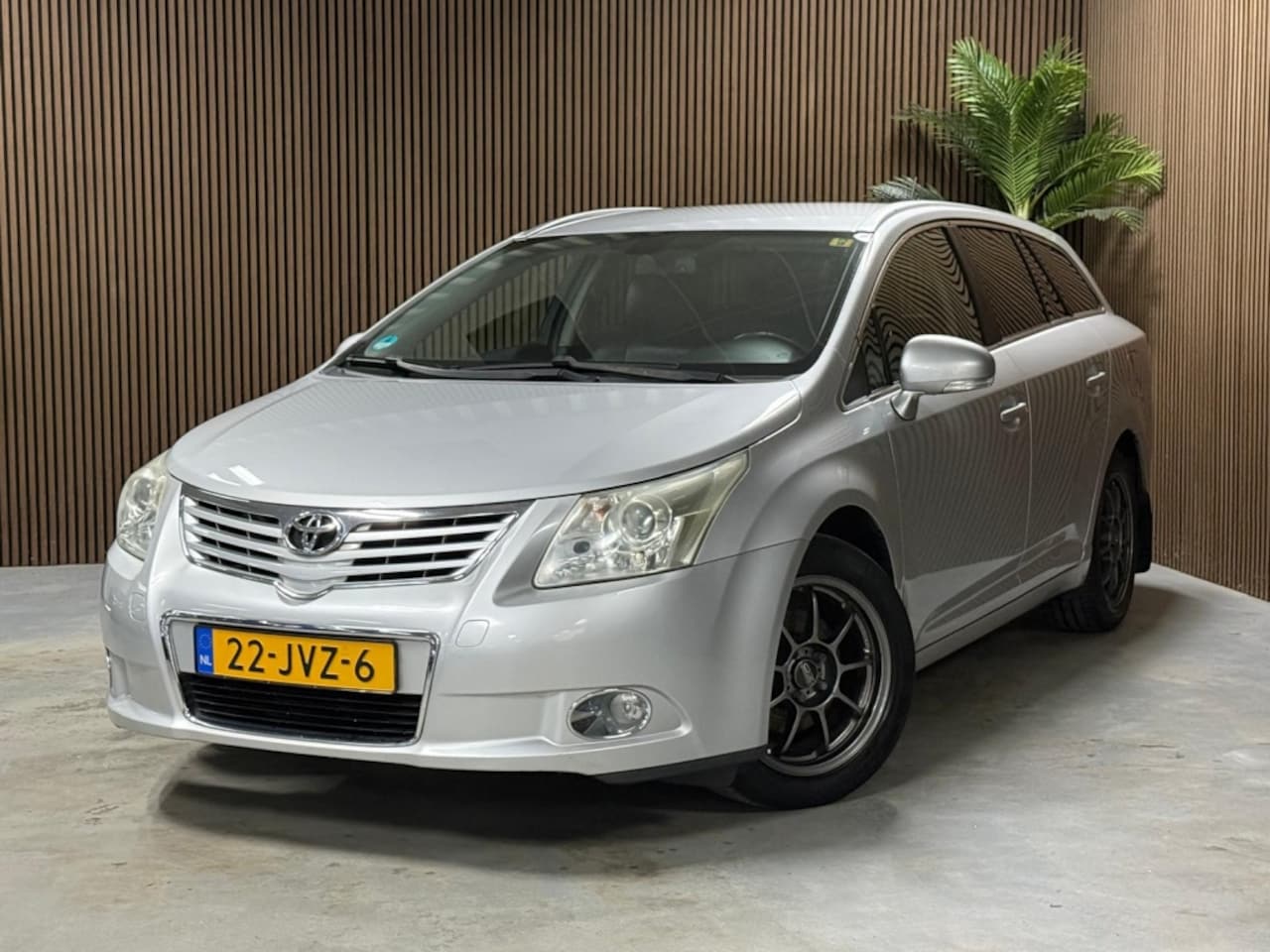 Toyota Avensis Wagon - 1.8 VVTi Exec. Bns - AutoWereld.nl