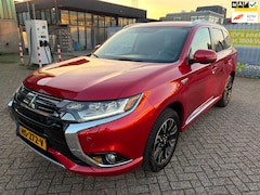 Mitsubishi Outlander - 2.0 PHEV instyle / Camera / Stoelverw. / Leder / LED