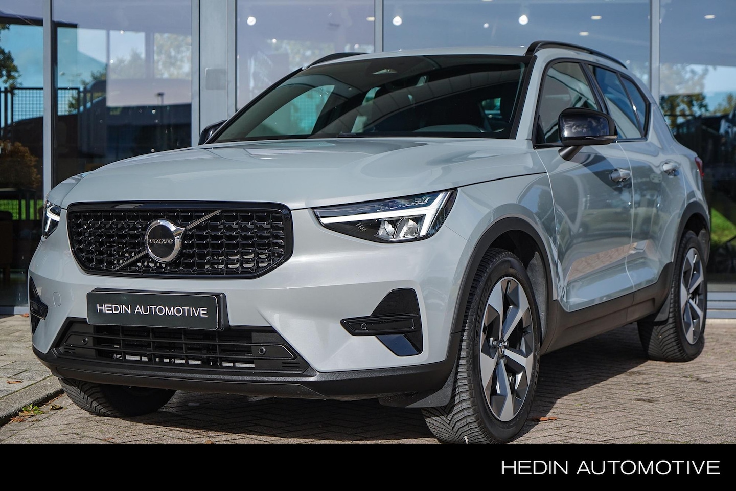 Volvo XC40 - B4 Plus Dark Mild Hybrid 197pk | 2.000 kg Trekgewicht! | All Season banden | Stoelen elekt - AutoWereld.nl