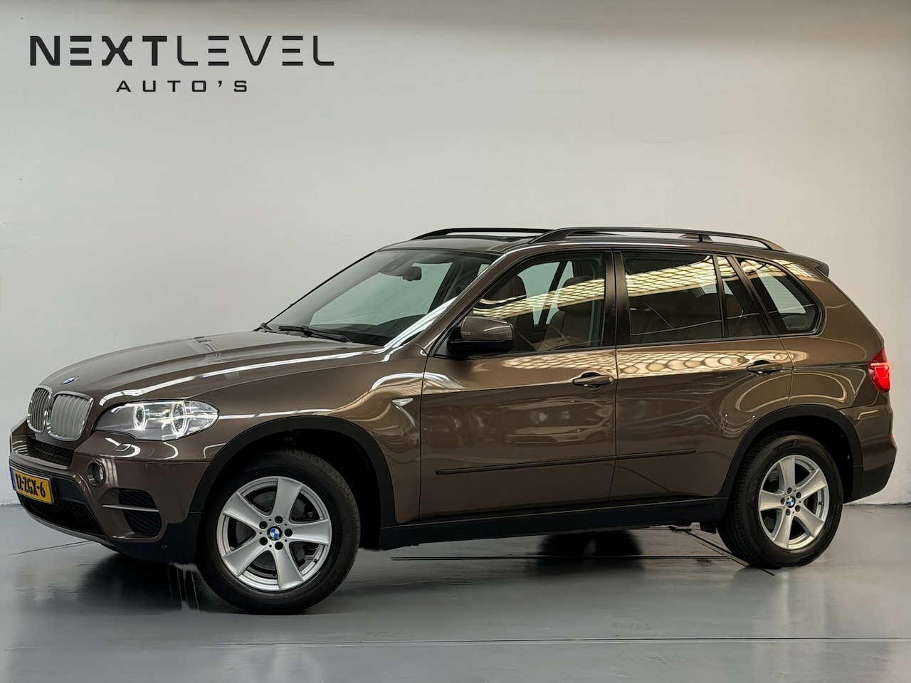 BMW X5 - XDrive35i High Executive Pano NAP Lage KM Automaat - AutoWereld.nl