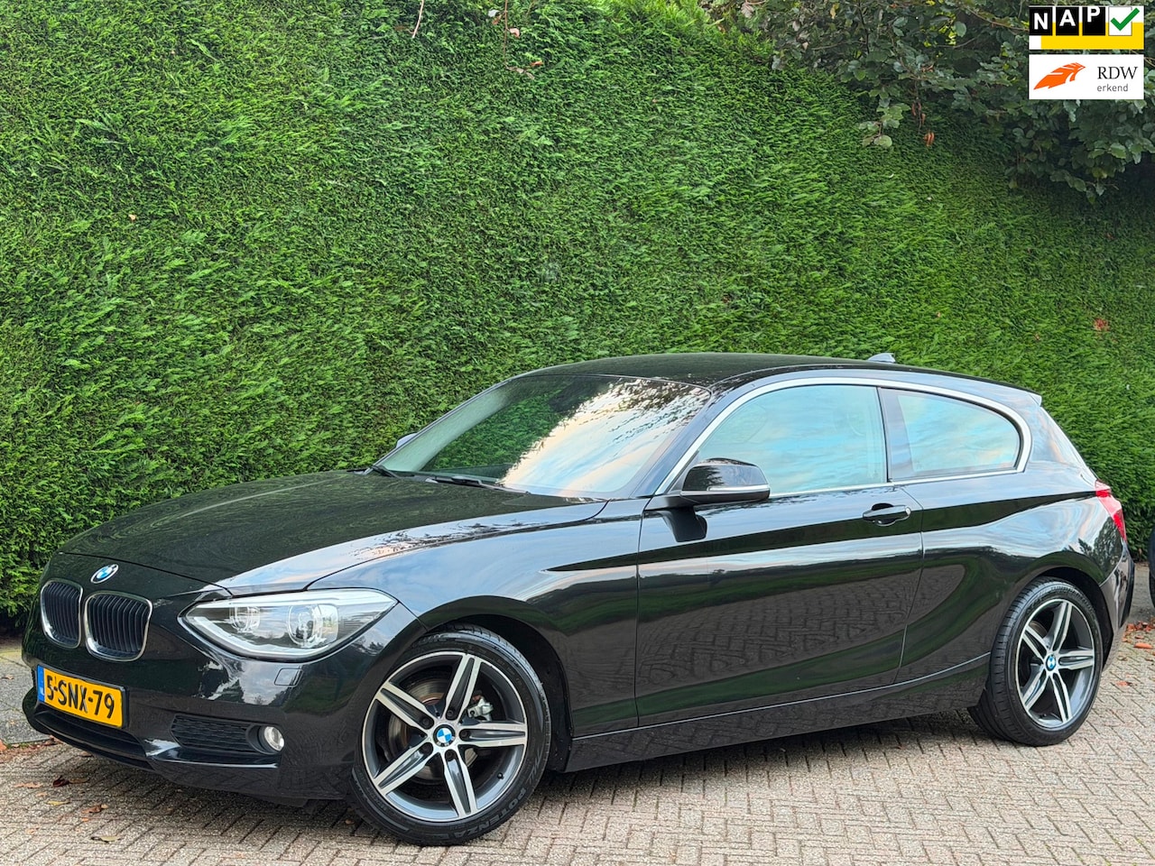 BMW 1-serie - 116i AIRCO/LEER/XENON/STOELVWRM/PDC/APK 11-2027! - AutoWereld.nl