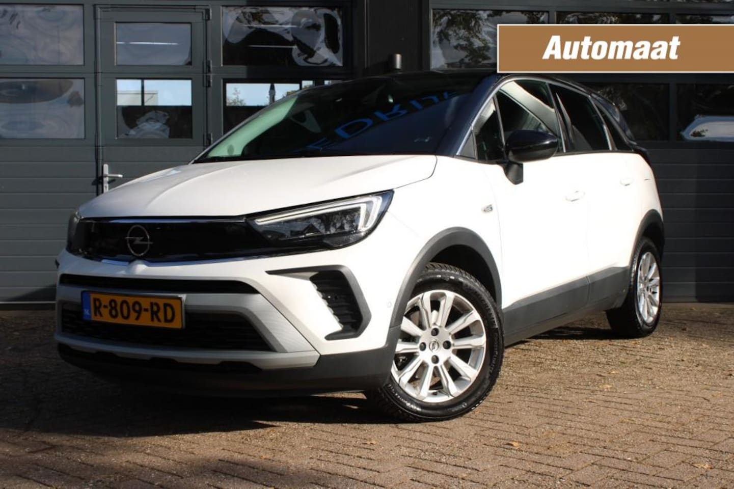 Opel Crossland - 1.2 TURBO ELEGANCE Automaat / Stuur/stoel verwarming / trekhaak - AutoWereld.nl