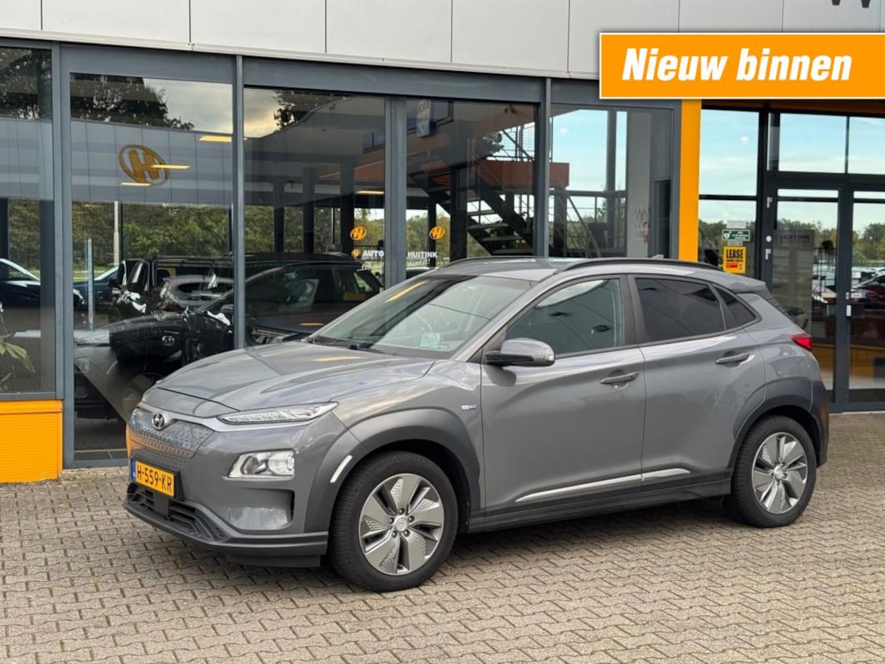 Hyundai Kona - 64 kWh Fashion 100% SOH - Head Up - dodeh detec - Krell audio - trekhaak - all season - AutoWereld.nl