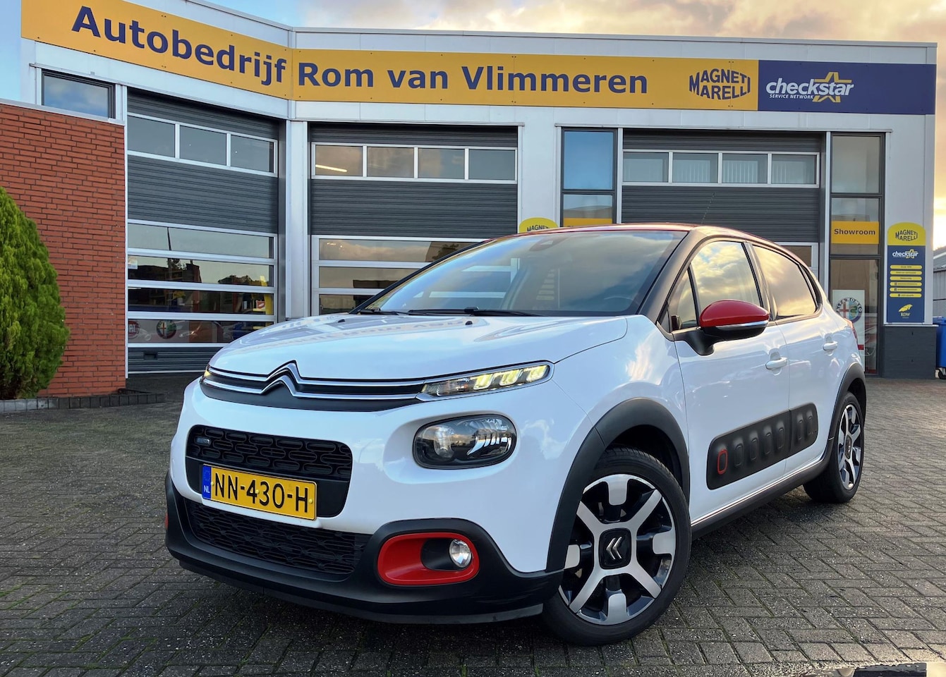 Citroën C3 - 1.2 PureTech S&S Shine | Automaat | Trekhaak | Frans, maar leuk! |