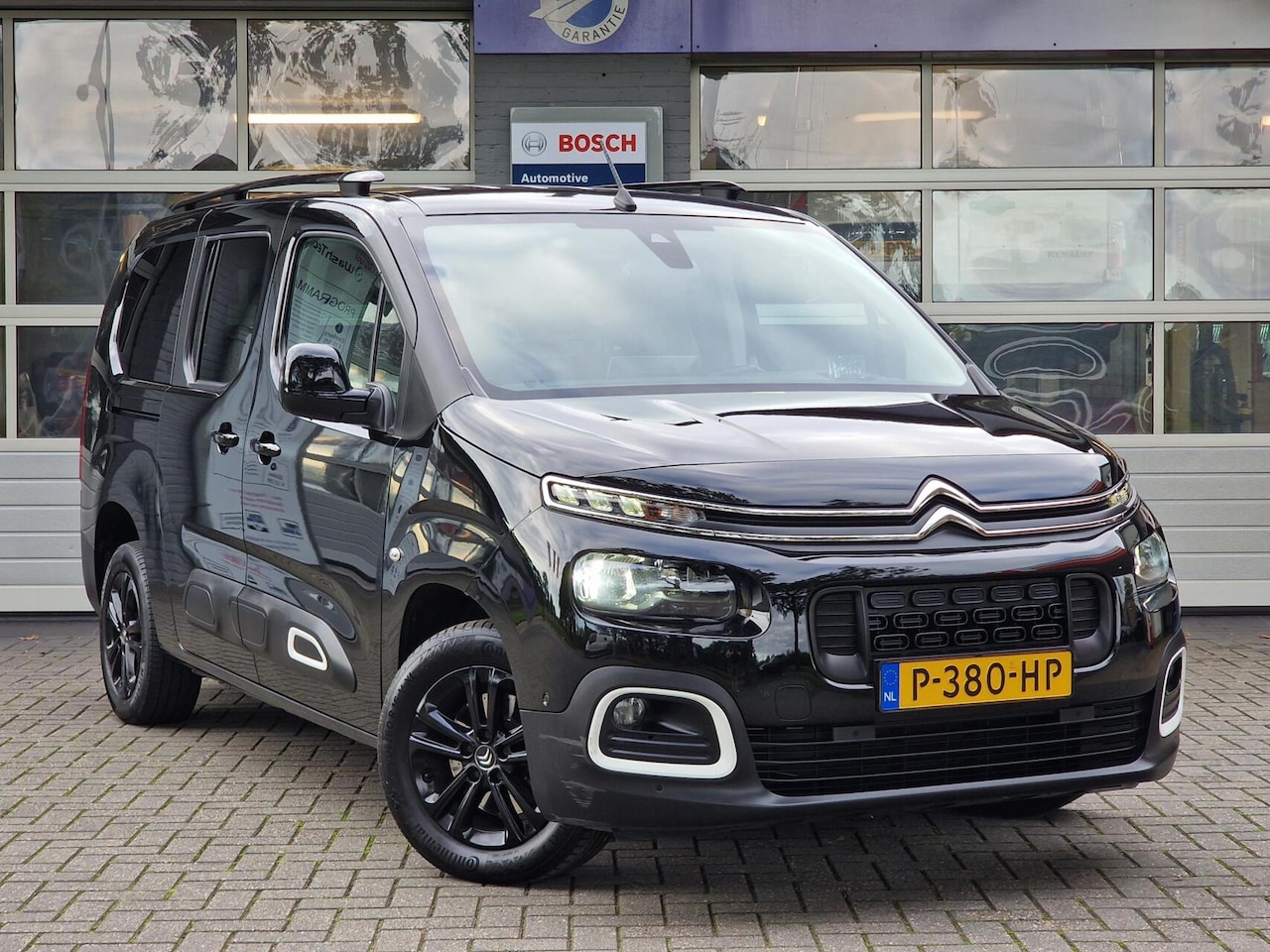 Citroën Berlingo XL - 1.2 PureTech Shine 7p.|Automaat|Clima|Carplay|Trekhaak|Camera|Head-up|7-persoons| - AutoWereld.nl