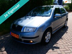 Skoda Fabia - 1.4-16V Sedan Automaat 2e eig. Airco Cruise Trekhaak
