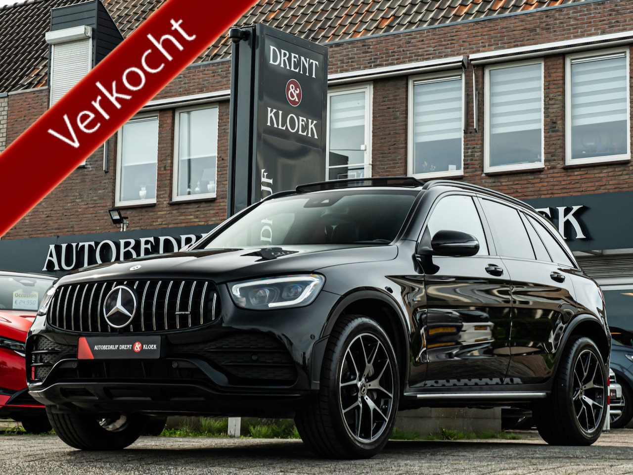 Mercedes-Benz GLC-klasse - 300e 4MATIC Premium AMG PANO 20 INCH CAMERA MEMORY STOELEN TREEPLANKEN NIGHT PAKKET - AutoWereld.nl