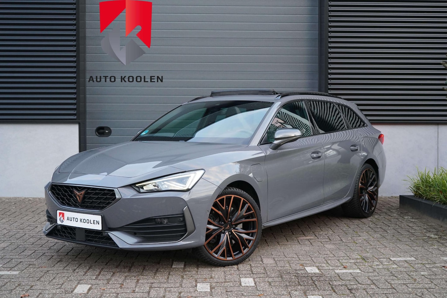 CUPRA Leon Sportstourer - 1.4 e-Hybrid VZ Copper Edition /Pano/camera/Keyless/ACC - AutoWereld.nl