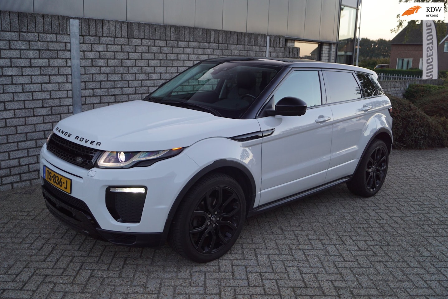 Land Rover Range Rover Evoque - 2.0 Si 4WD HSE Dynamic Autom Panodak Leder Sportst Stoelverw Navi 360 Camera Clima 2x PDC - AutoWereld.nl