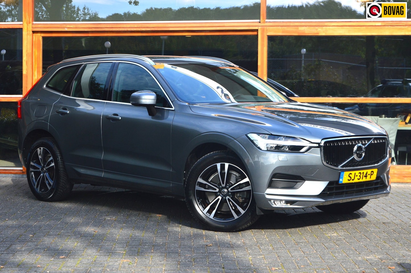 Volvo XC60 - T5 Momentum| Trekhaak 2.400 KG | Leer | Keyless | Perfect onderhouden | - AutoWereld.nl