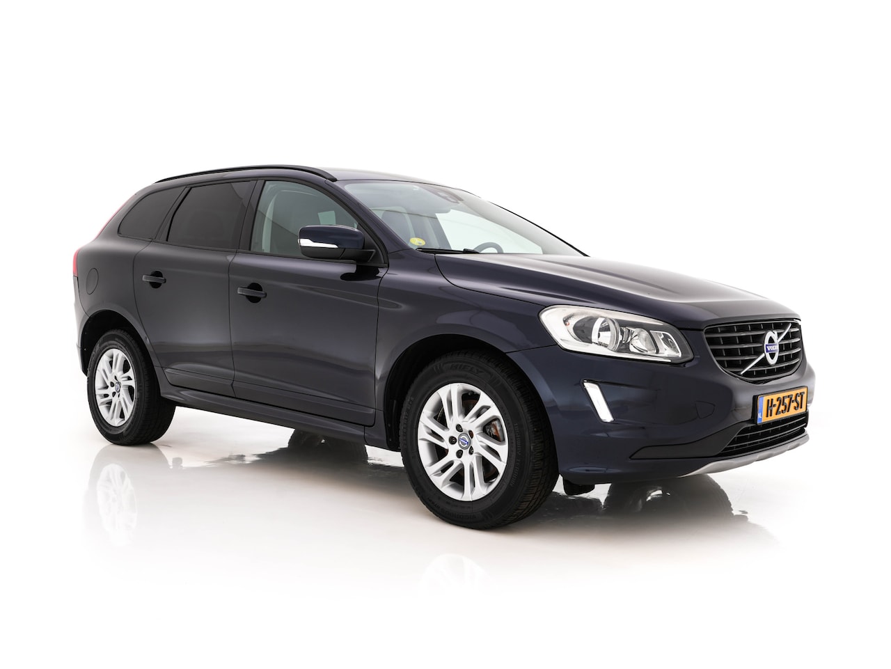 Volvo XC60 - 2.0 D3 FWD Momentum *LEATHER | NAVI-FULLMAP | COMFORTSEATS | ECC | PDC | CRUISE | PRIVACYG - AutoWereld.nl