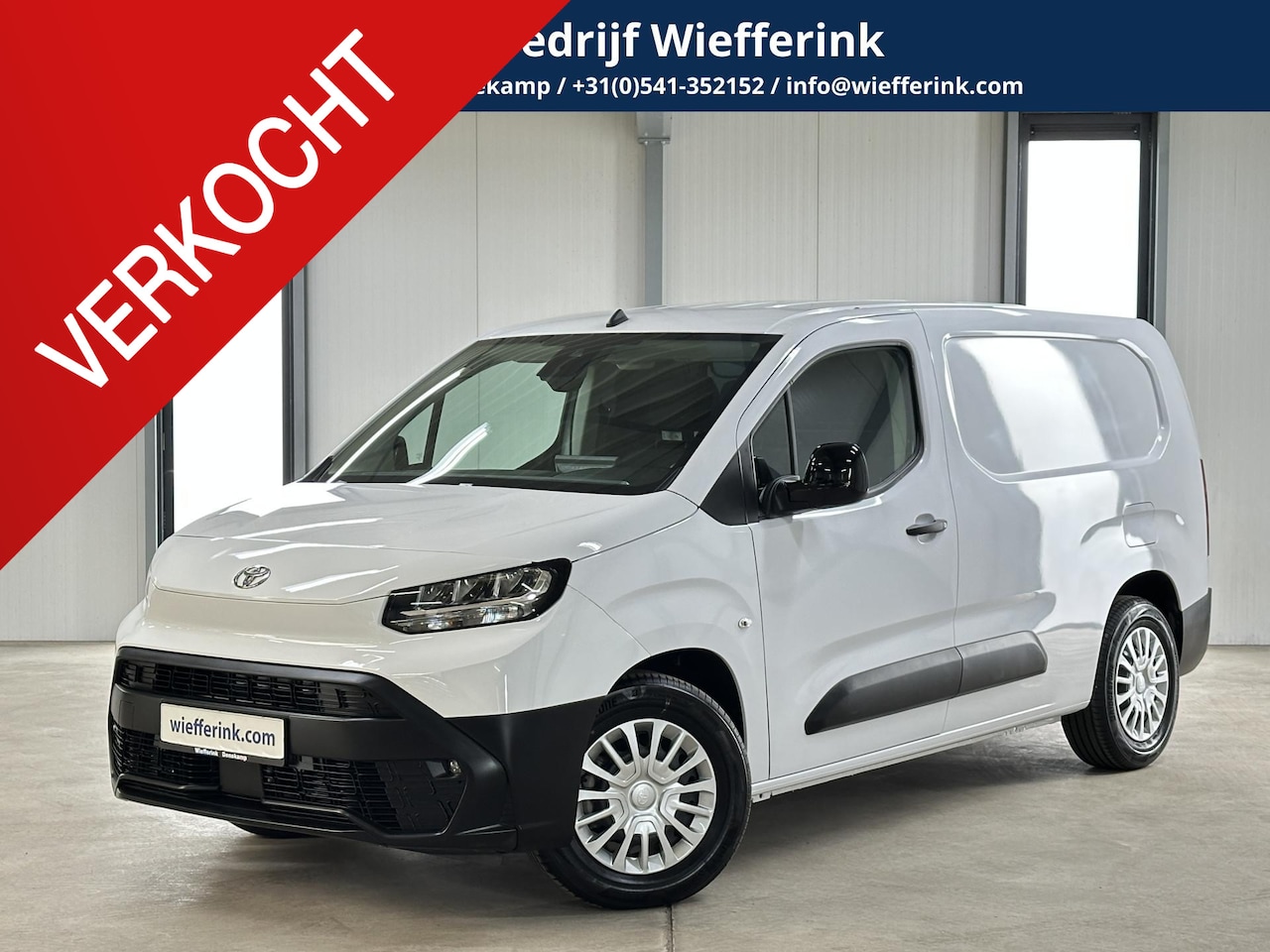 Toyota PROACE CITY Electric - Challenger Long (L2) 50 kWh 136pk | 3pers. | Laadvloer | 3-fase(11kw) | Multimediascherm g - AutoWereld.nl