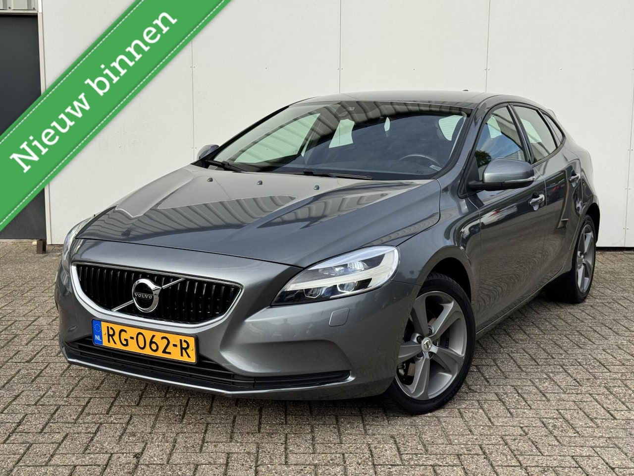 Volvo V40 - 2.0 T3 Momentum|stoelverw.|standkachel|trekhaak| - AutoWereld.nl