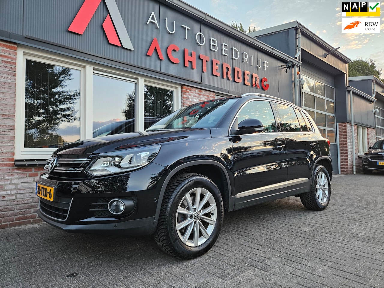Volkswagen Tiguan - 2.0 TSI Sport&Style 4Motion Trekhaak! 180PK! Automaat! Xenon! NAP! Mooie/Nette Auto! - AutoWereld.nl