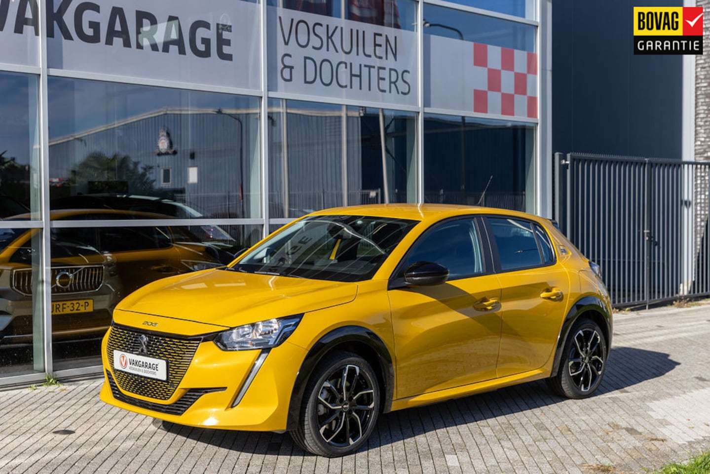 Peugeot e-208 - EV Active Pack 50 kWh Head up display - AutoWereld.nl
