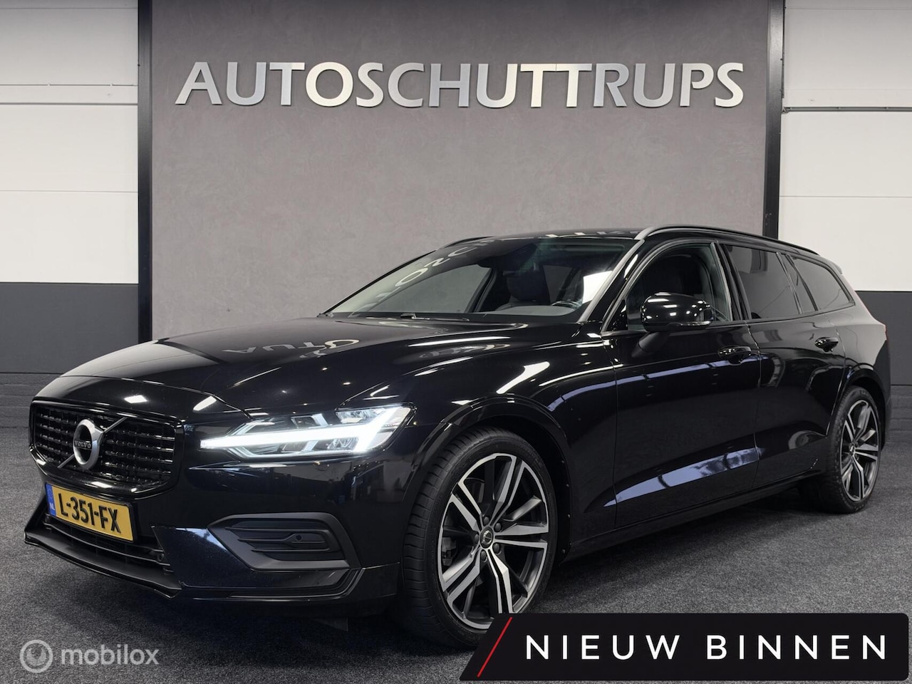 Volvo V60 - 2.0 B3 Momentum Advantage ORIGINEEL NL / LEDEREN INTERIEUR / STOEL+STUURVERWARMING - AutoWereld.nl