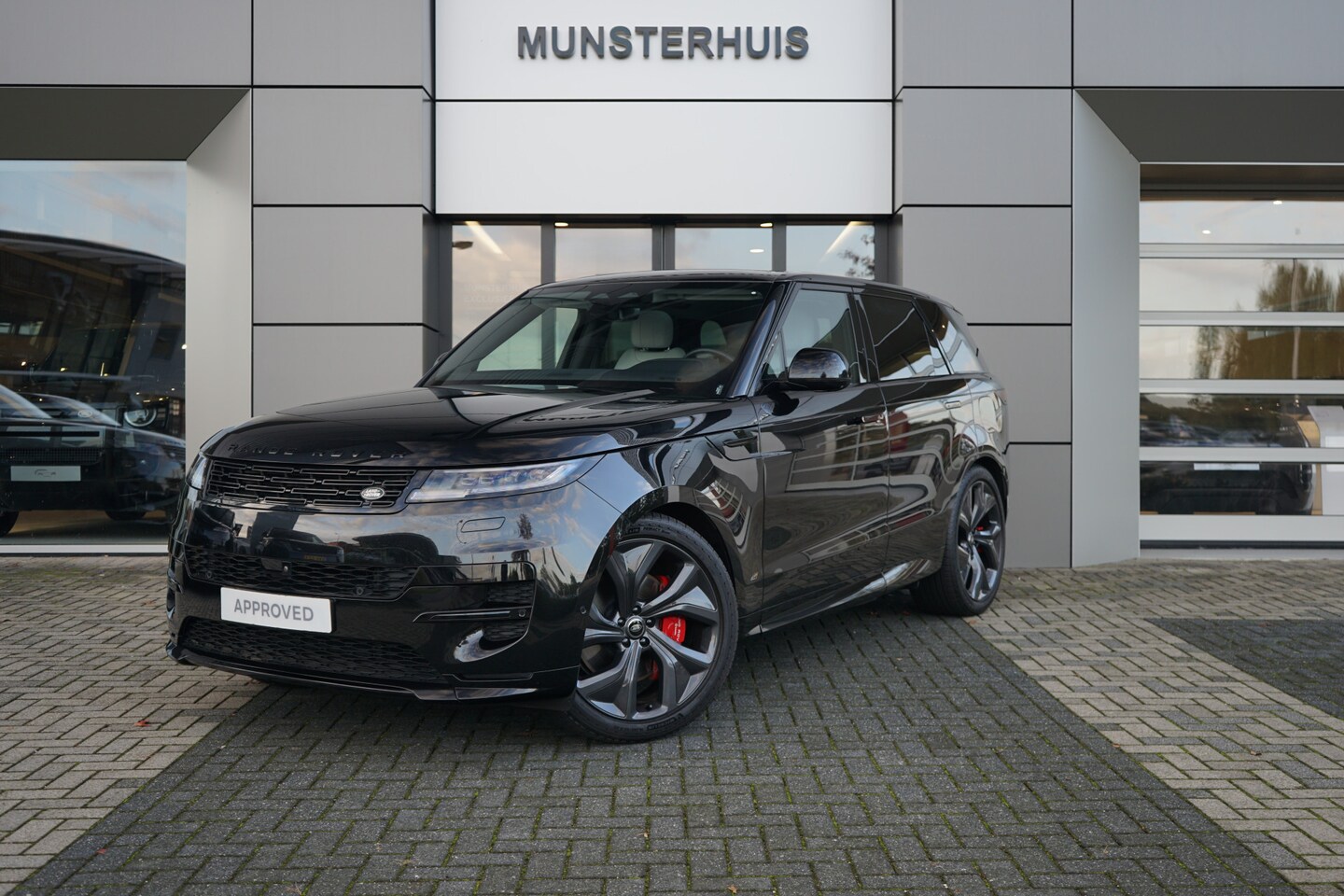 Land Rover Range Rover Sport - 3.0 P440e Dynamic SE | Schuif/Kantel dak  | 23 Inch | Rear Seat Entertainment | Soft Close - AutoWereld.nl