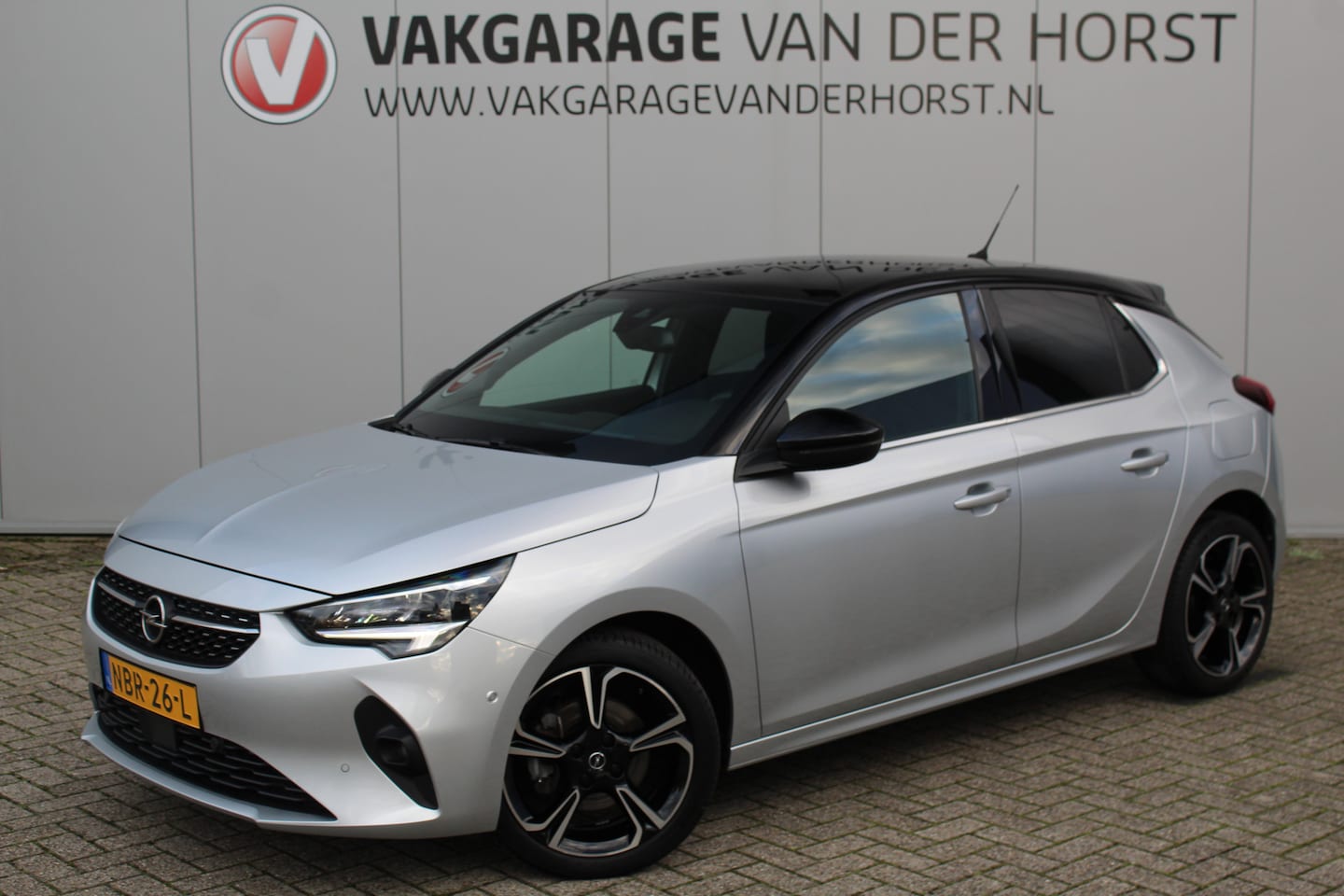 Opel Corsa - 1.2-100pk Turbo Elegance Sky. In nieuwstaat verkerende Opel Corsa ! Autm. airco, cruise cn - AutoWereld.nl
