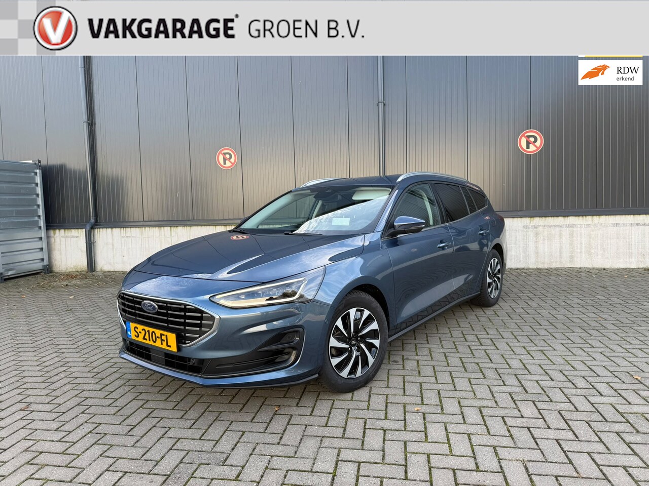 Ford Focus Wagon - 1.0 EcoBoost Hybrid Titanium X / clima / camera / ad.cruise / navi / winterpakket ! - AutoWereld.nl