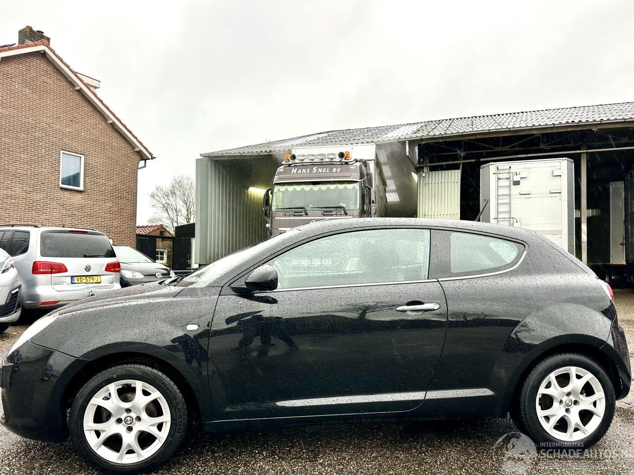 Alfa Romeo MiTo - 1.4i 79pk 6-bak Distinctive - airco - elektr ramen + spiegels - lmv - radio - boekjes + sl - AutoWereld.nl