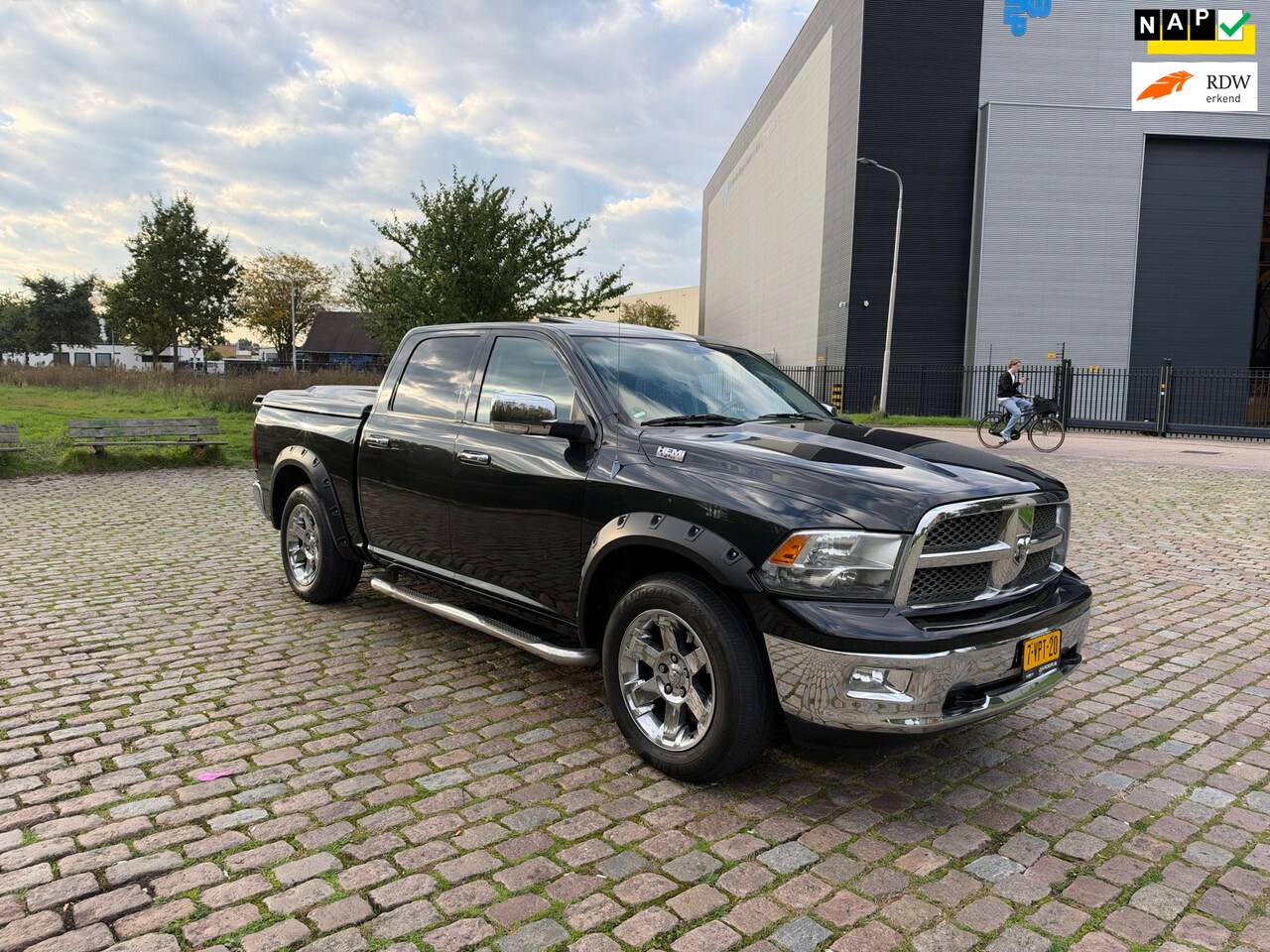 Dodge Ram 1500 - 5.7 V8 Crew Cab 5'7 LAREMIE - AutoWereld.nl