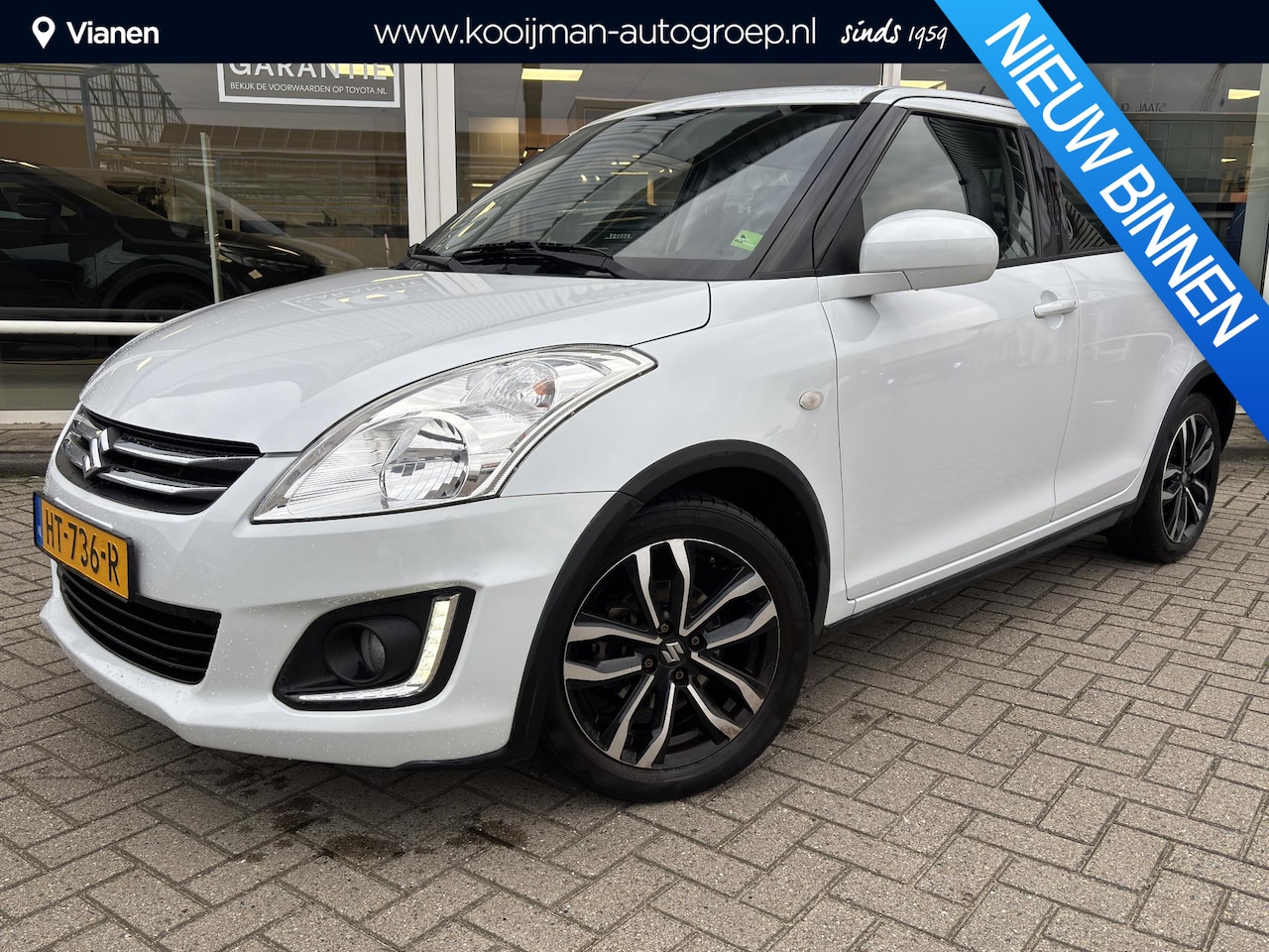 Suzuki Swift - 1.2 Style EASSS CARPLAY SCHERM, ZEER LAGE KM STAND, EERSTE EIGENAAR!!! - AutoWereld.nl