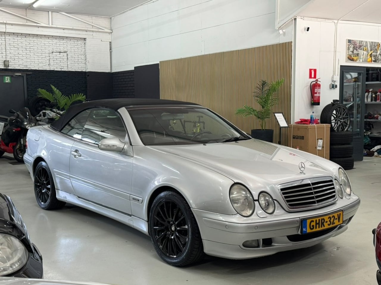 Mercedes-Benz CLK-klasse Cabrio - 230 K AUT XENON LEDER PDC V/A CLIMA NAVI - AutoWereld.nl