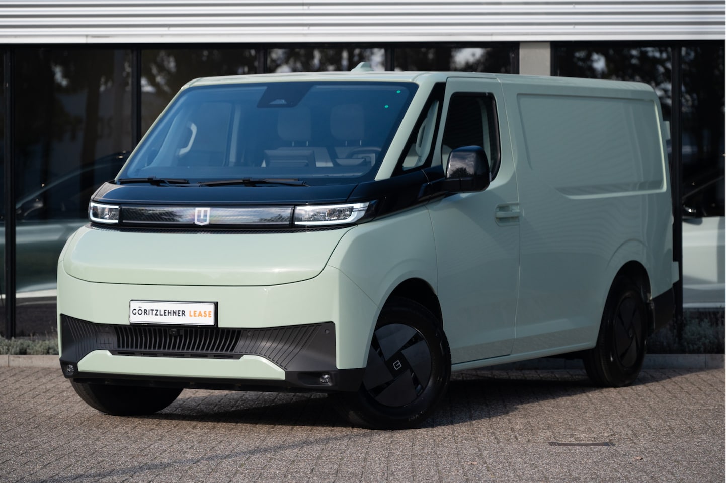 Farizon SV - L1H1 67 kWh Urban | Comfort & Work | Trekhaak | ACC | 360cam | 2.000kg trekgew. - AutoWereld.nl