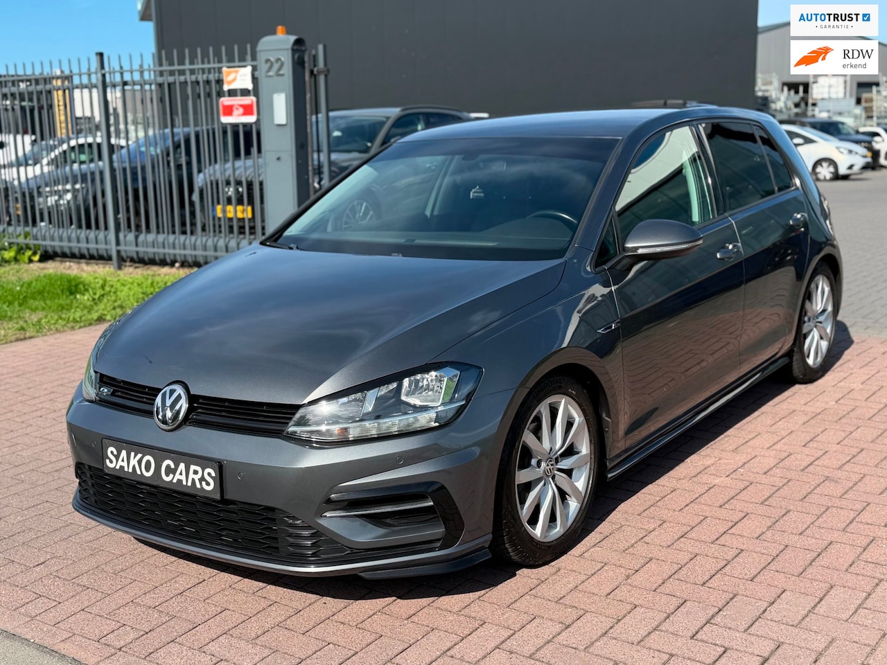 Volkswagen Golf - 1.0 TSI R-line 2019 116PK Grijs Zeer nette staat!! - AutoWereld.nl