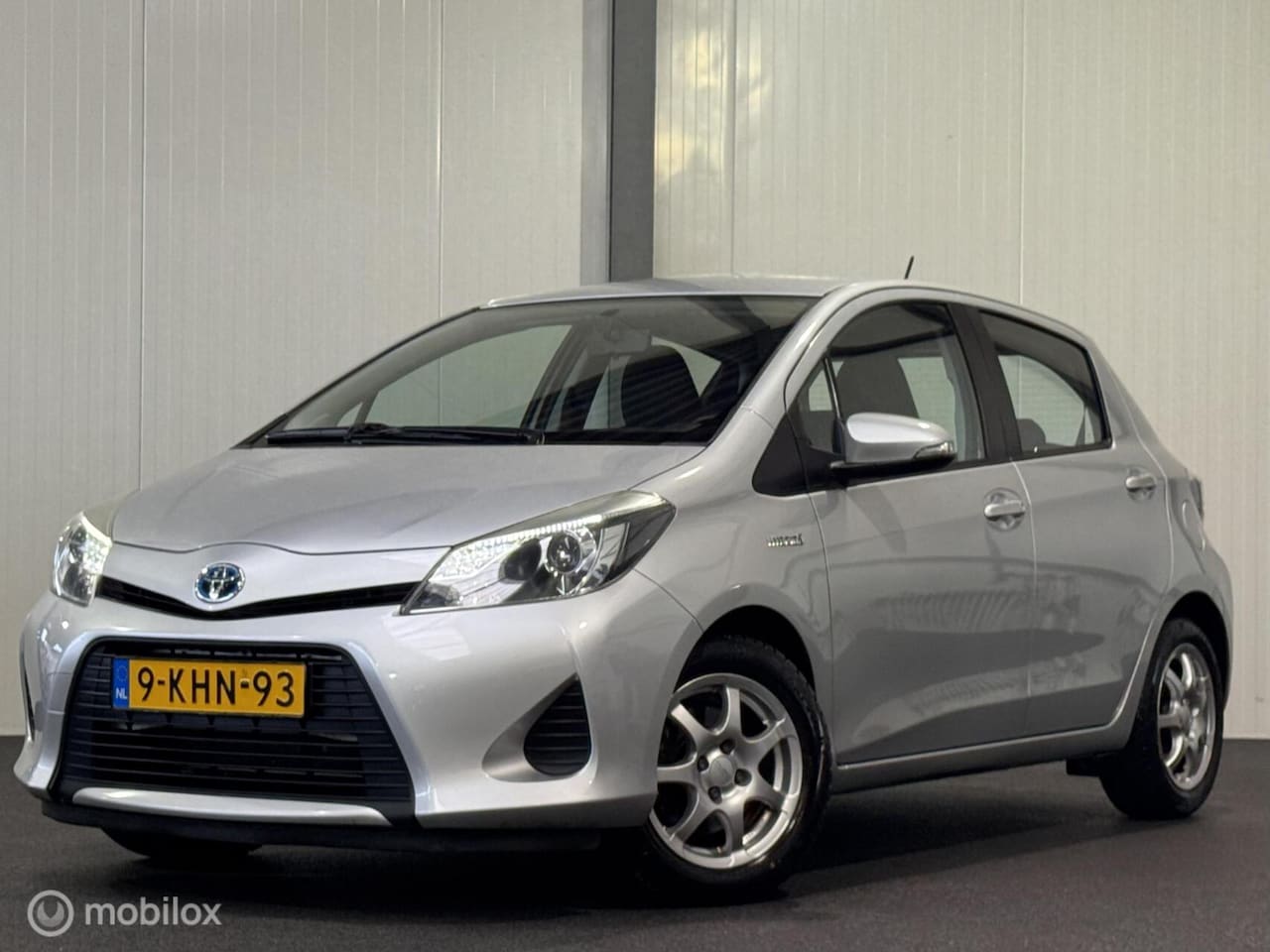 Toyota Yaris - 1.5 Full Hybrid Aspiration Automaat [ NAP Trekh Dealer ond cruise-clima ] } - AutoWereld.nl