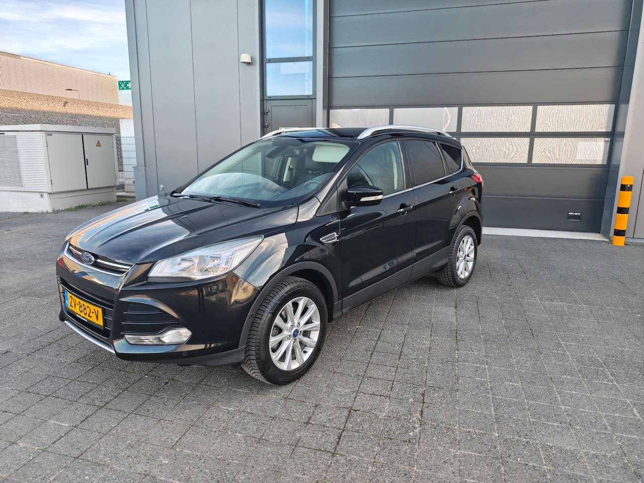 Ford Kuga - 1.5 Titanium 1.5 Titanium 150pk, Trekhaak 2000kg,Cruise Control,Navigatie,Climate Control,PDC, - AutoWereld.nl