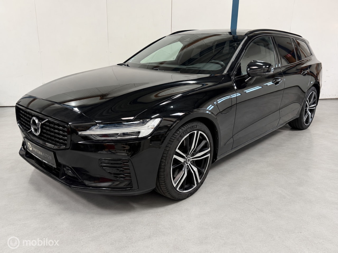 Volvo V60 - 2.0 T6 Recharge AWD R-Design PANO/BTW - AutoWereld.nl