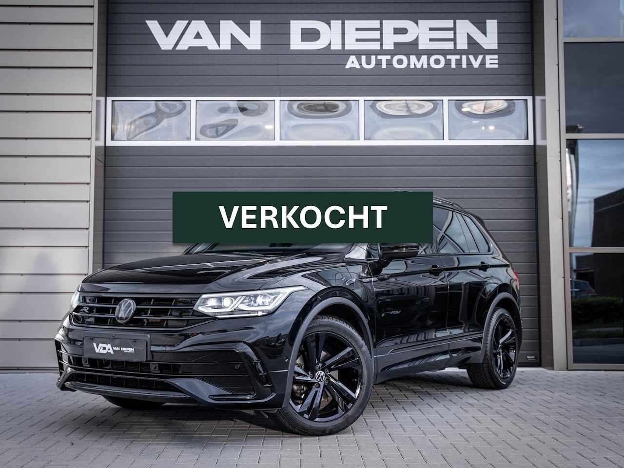 Volkswagen Tiguan - 1.5 TSI 3x R-Line - IQ-L l Pano l Trekhaak l 360cam l Keyless - AutoWereld.nl