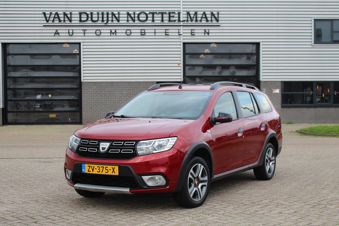 Dacia Logan MCV - 0.9 TCe Tech Road / Stepway / Carplay / Trekhaak / N.A.P. - AutoWereld.nl