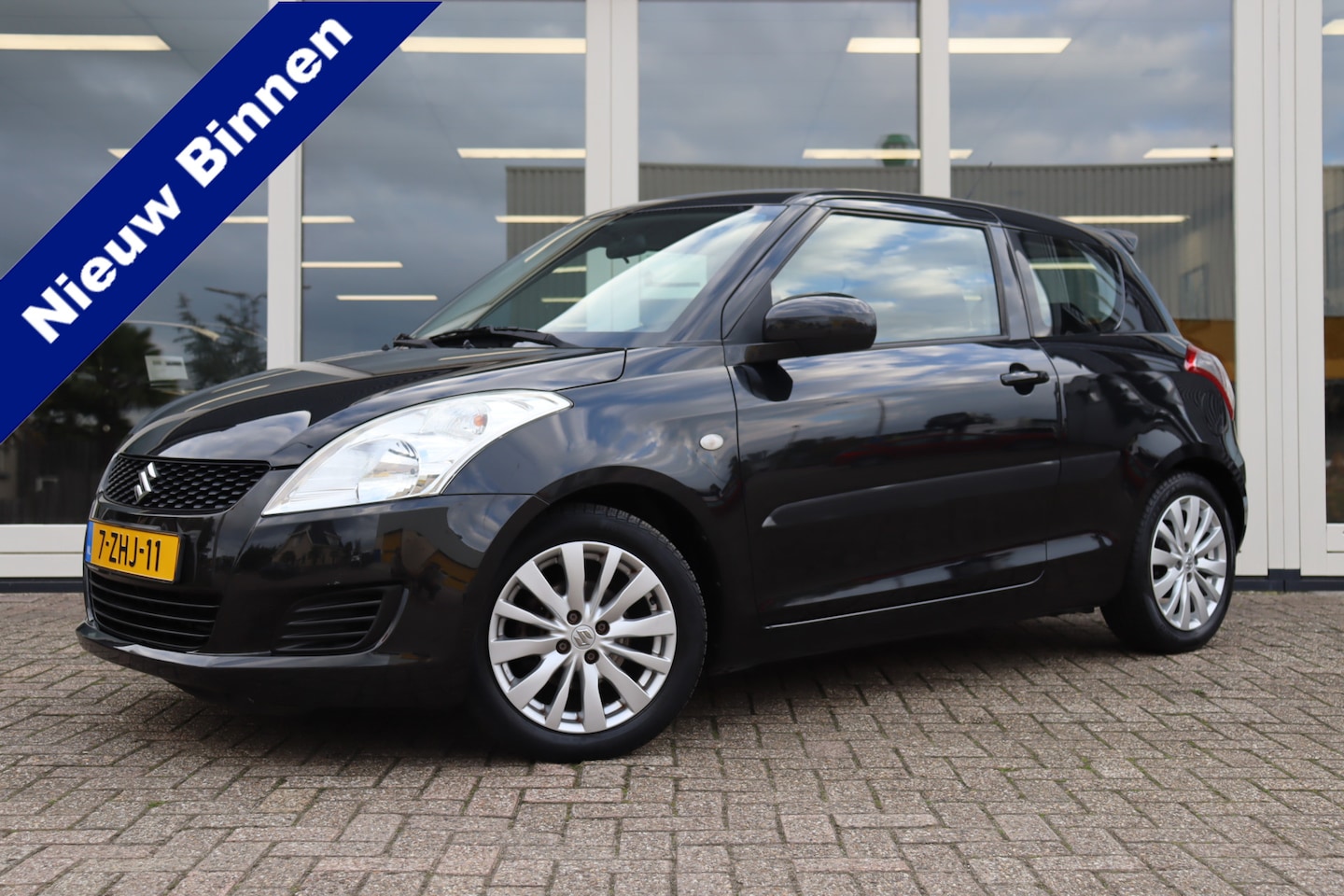 Suzuki Swift - 1.2 Bandit EASSS 1.2 Bandit EASSS, Airco, Cruise, Carplay, Dealeronderhouden, Stoelverwarming, Navi, Prijs - AutoWereld.nl