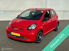 Toyota Aygo - 1.0 12v VVT-i 5 DEURS 138565 KM APK 14/10/27