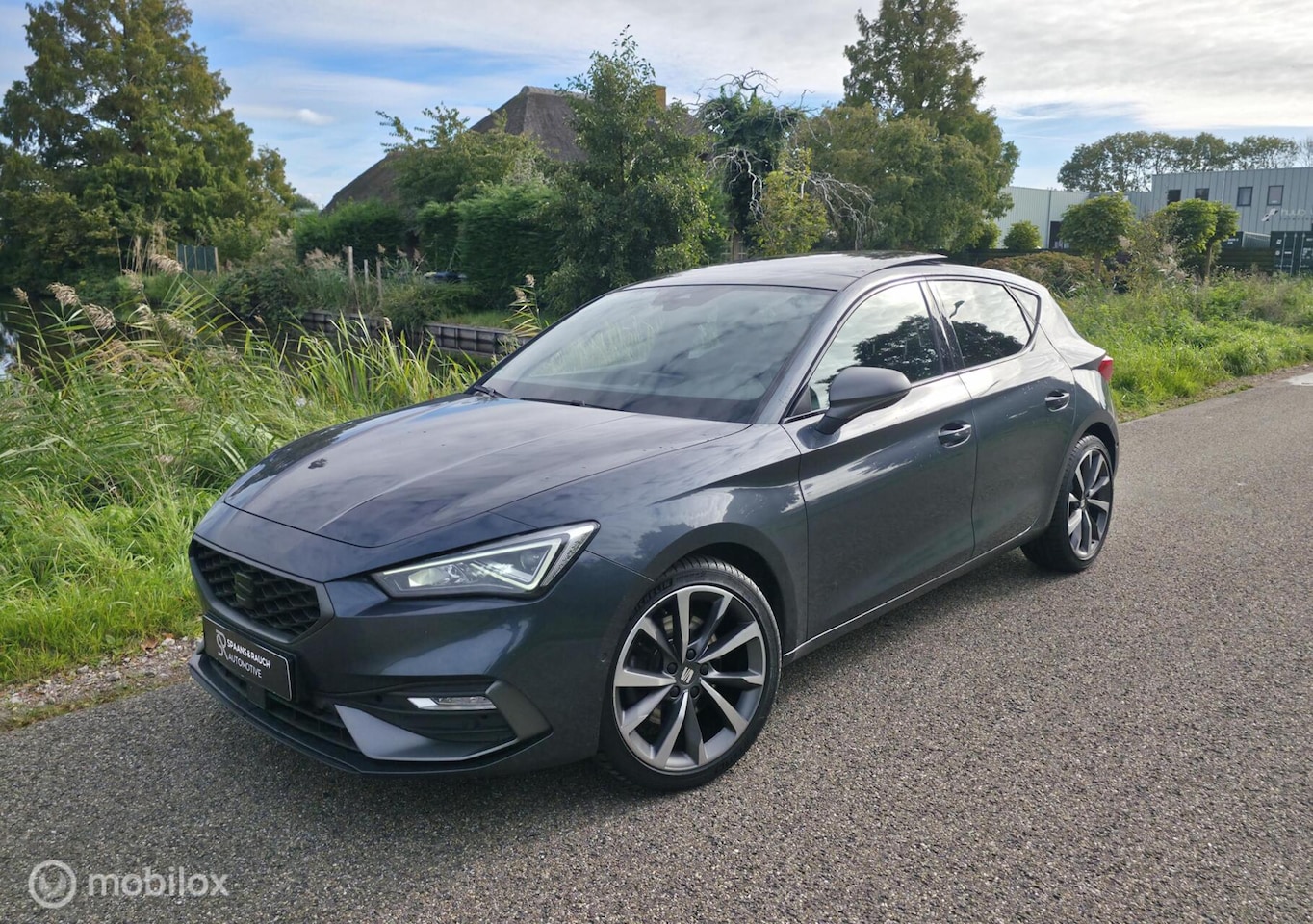 SEAT Leon - 1.5 eTSI FR / Pano / Camera / Carplay / Sfeerverl. - AutoWereld.nl