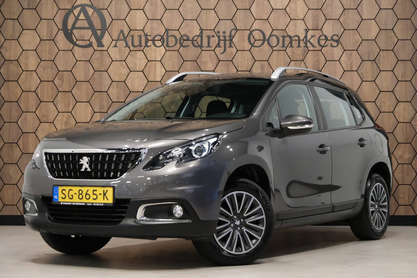 Peugeot 2008 - 1.2 PureTech *83dkm* Navigatie|Trekhaak 4 x Zgan ALL-Season banden APK 10-2027 - AutoWereld.nl
